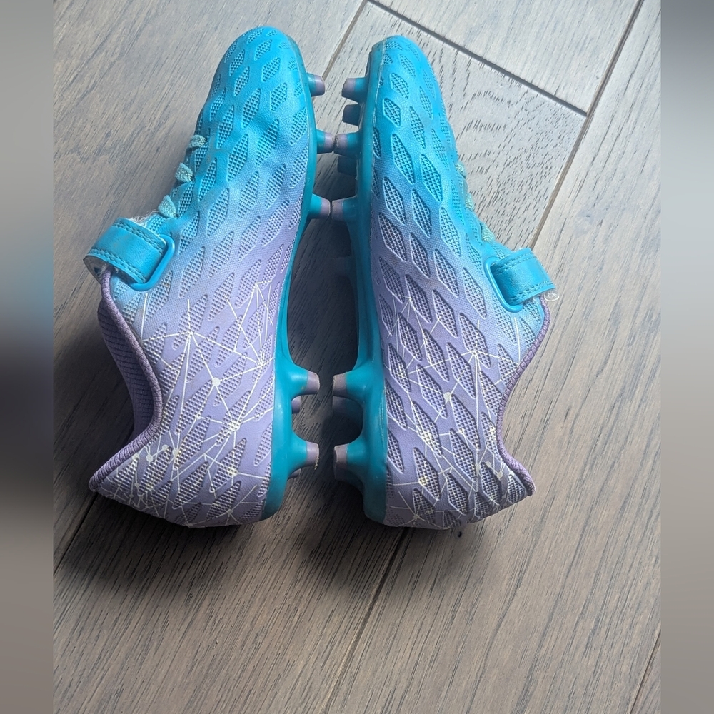Boys Or Girls Cleats Kids Size 13. Good For Wide Feet